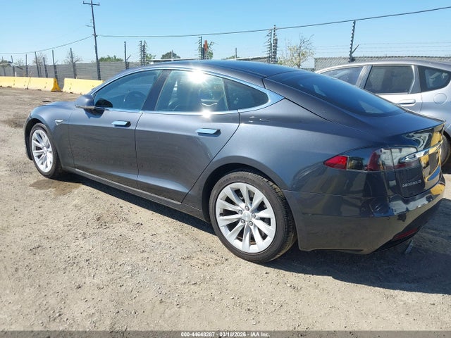 2016 TESLA MODEL S 5YJSA1E13GF161127 Photo 2