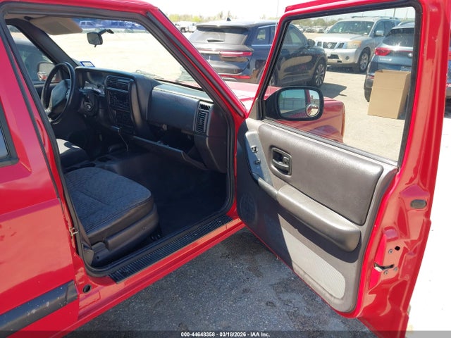 44648358 :رقم المزاد ، 1J4FF48S01L615325 vin ، 2001 Jeep Cherokee Sport مزاد بيع