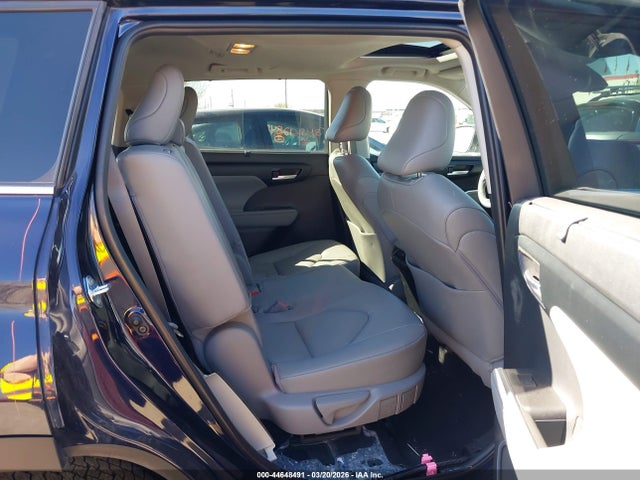 Toyota Highlander Hybrid Xle 2025 5TDKBRCH7SS675854 Image 8