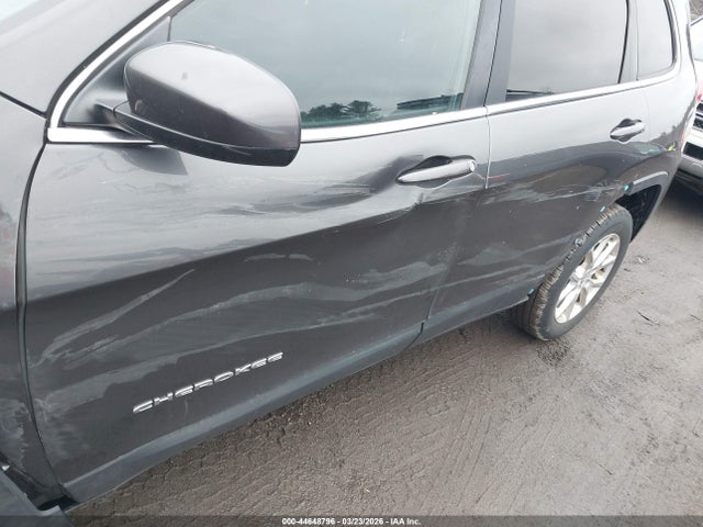 44648796 :رقم المزاد ، 1C4PJLCBXFW517516 vin ، 2015 Jeep Cherokee Latitude مزاد بيع