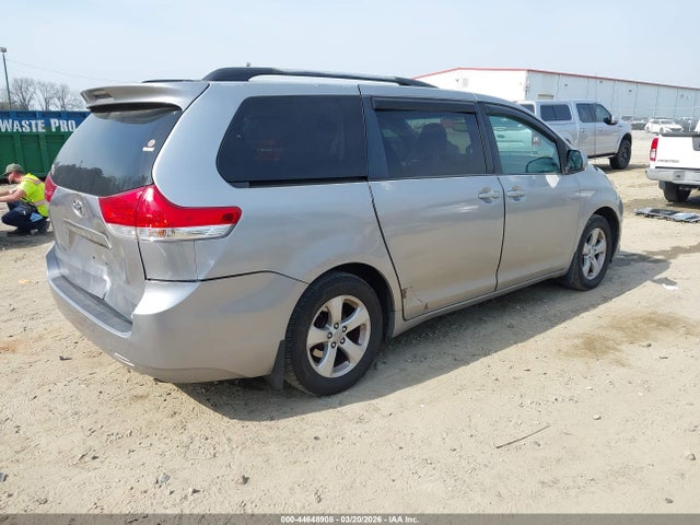 2011 TOYOTA SIENNA 5TDKK3DC1BS032397 Photo 3