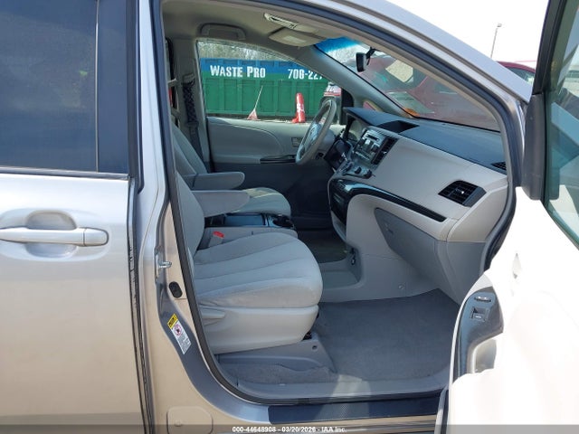 2011 TOYOTA SIENNA 5TDKK3DC1BS032397 Photo 4