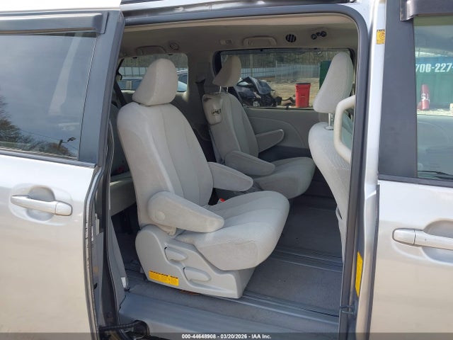 2011 TOYOTA SIENNA 5TDKK3DC1BS032397 Photo 7