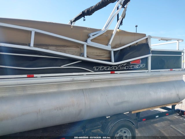 Suntracker Pontoon 2016 BUJ10738I516 Image 6