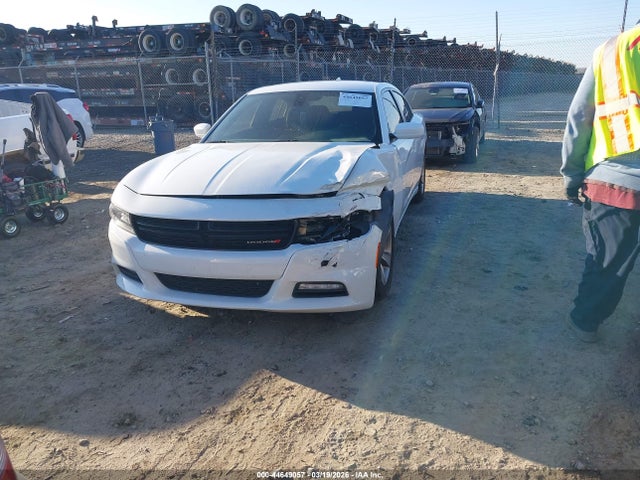 2C3CDXHG9FH734009 Dodge Charger Sxt