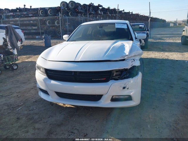 2C3CDXHG9FH734009 Dodge Charger Sxt