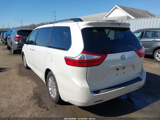 2016 TOYOTA SIENNA 5TDYK3DC0GS712485 Photo 2