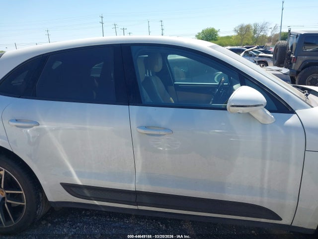 Porsche Macan T 2023 WP1AA2A58PLB21406 Image 14