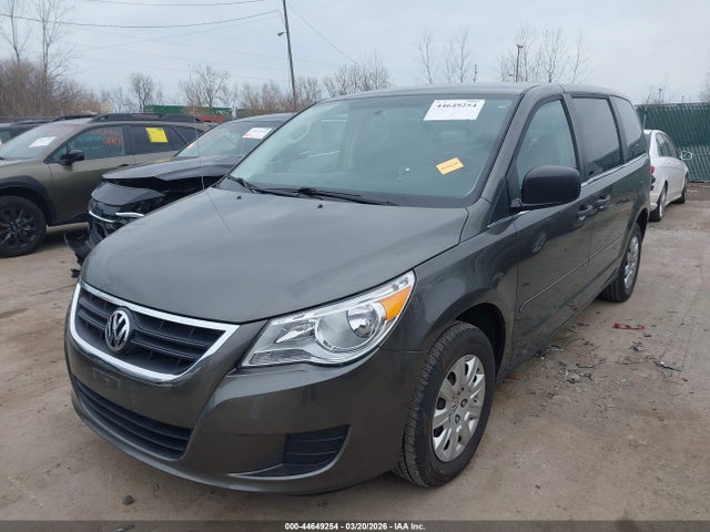 2010 VOLKSWAGEN ROUTAN 2V4RW4D13AR237272 Photo 1