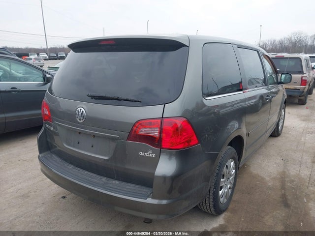 2010 VOLKSWAGEN ROUTAN 2V4RW4D13AR237272 Photo 3