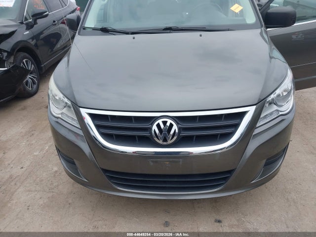 2010 VOLKSWAGEN ROUTAN 2V4RW4D13AR237272 Photo 5