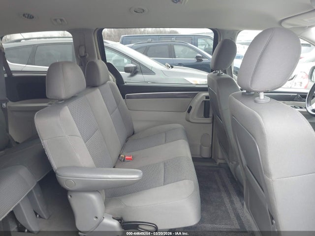 2010 VOLKSWAGEN ROUTAN 2V4RW4D13AR237272 Photo 7