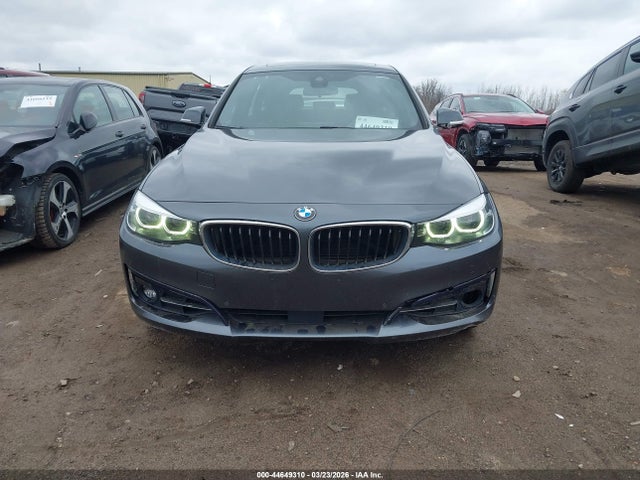 44649310 :رقم المزاد ، WBA8Z9C58JB220493 vin ، 2018 Bmw 330i Gran Turismo Xdrive مزاد بيع