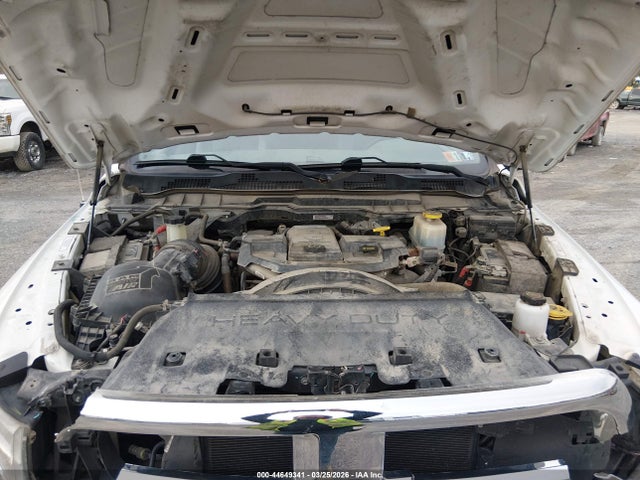 44649341 :رقم المزاد ، 3C7WRMCL0JG352248 vin ، 2018 Ram 5500 Chassis Tradesman/slt مزاد بيع