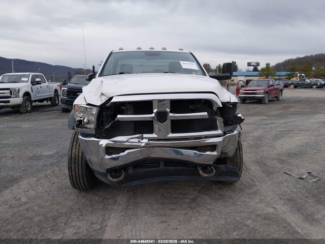 44649341 :رقم المزاد ، 3C7WRMCL0JG352248 vin ، 2018 Ram 5500 Chassis Tradesman/slt مزاد بيع