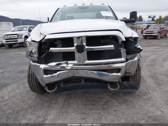 44649341 :رقم المزاد ، 3C7WRMCL0JG352248 vin ، 2018 Ram 5500 Chassis Tradesman/slt مزاد بيع