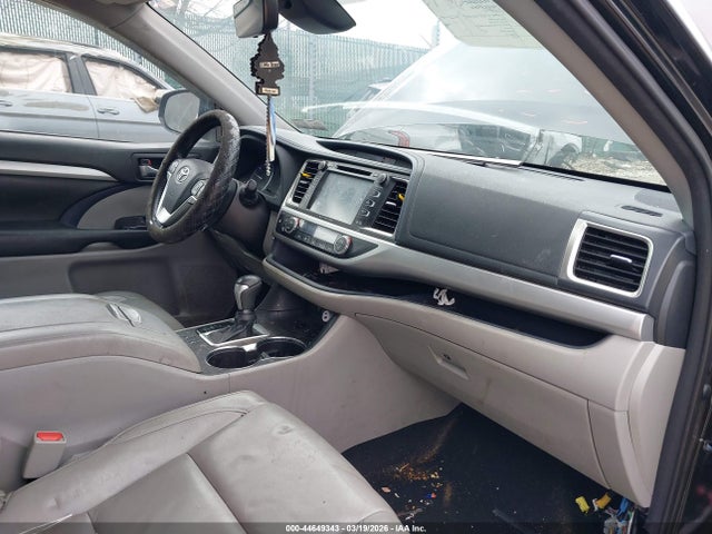5TDJZRFH8JS822622 Toyota Highlander Xle