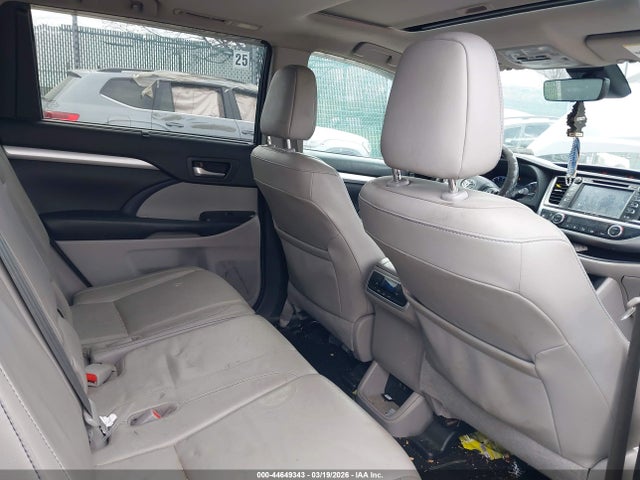 5TDJZRFH8JS822622 Toyota Highlander Xle