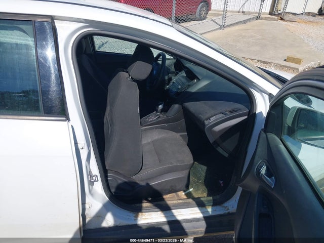 1FADP3F28JL319434 Ford FOCUS SE