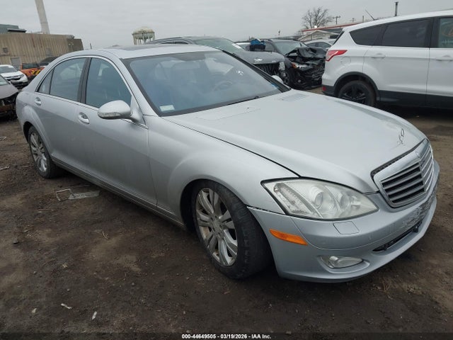 2009 MERCEDES-BENZ S 550 WDDNG86X89A240186