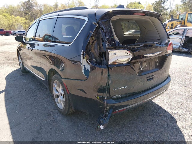 2017 Chrysler Pacifica Touring-l მანქანა იყიდება აუქციონზე, vin: 2C4RC1BG2HR542779, აუქციონის ნომერი: 44649521