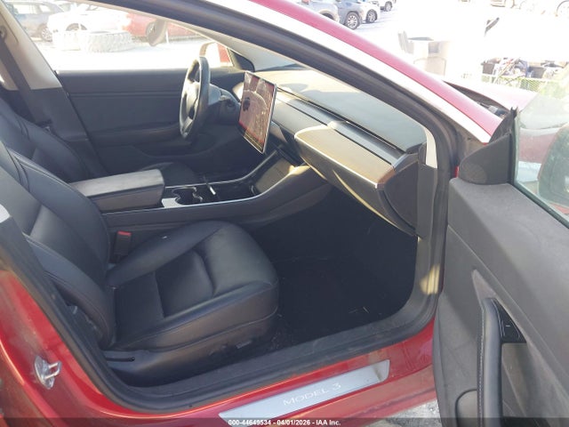 44649534 :رقم المزاد ، 5YJ3E1EA1JF044954 vin ، 2018 Tesla Model 3 Long Range/mid Range مزاد بيع