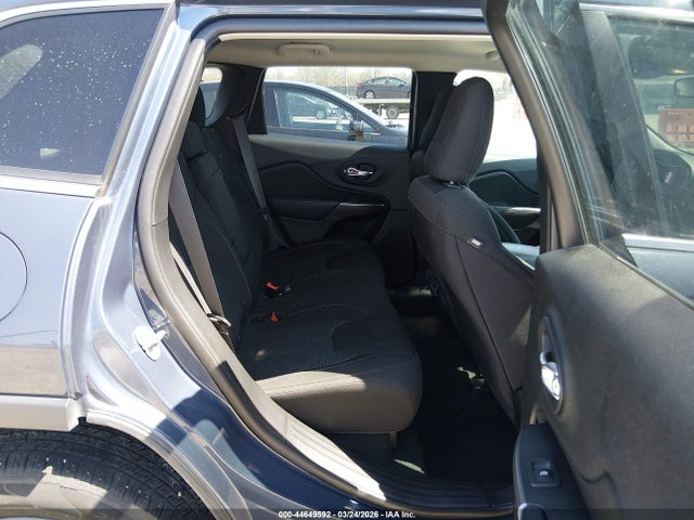 44649592 :رقم المزاد ، 1C4PJLCB3KD370316 vin ، 2019 Jeep Cherokee Latitude Fwd مزاد بيع
