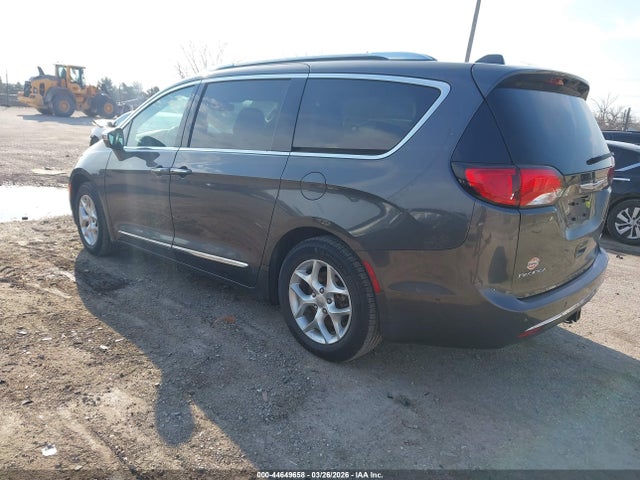2020 CHRYSLER PACIFICA 2C4RC1GG8LR108481 Photo 2