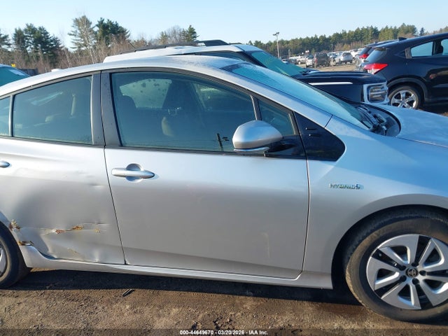 Toyota Prius Three 2016 JTDKARFU8G3016332 Image 14