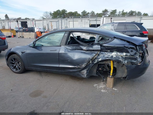 44649733 :رقم المزاد ، 5YJ3E1EB7NF253629 vin ، 2022 Tesla Model 3 Long Range Dual Motor All-wheel Drive مزاد بيع