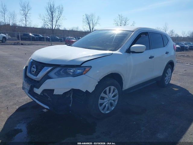 2017 Nissan Rogue S მანქანა იყიდება აუქციონზე, vin: JN8AT2MV5HW013353, აუქციონის ნომერი: 44649820