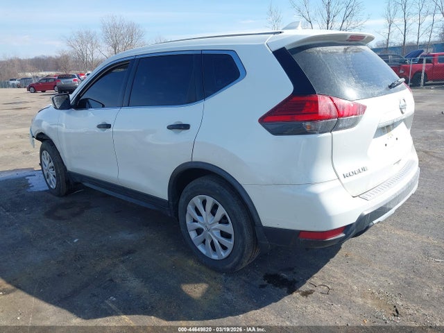 2017 Nissan Rogue S მანქანა იყიდება აუქციონზე, vin: JN8AT2MV5HW013353, აუქციონის ნომერი: 44649820