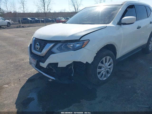 2017 Nissan Rogue S მანქანა იყიდება აუქციონზე, vin: JN8AT2MV5HW013353, აუქციონის ნომერი: 44649820