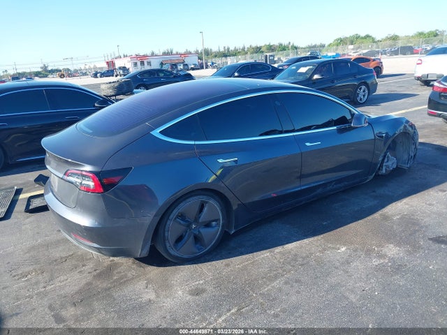 Продажа на аукционе авто 2018 Tesla Model 3, vin: 5YJ3E1EA2JF012689, номер лота: 44649871