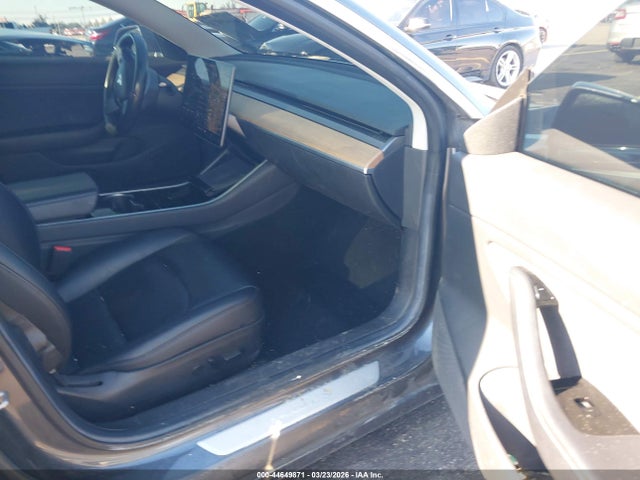 Продажа на аукционе авто 2018 Tesla Model 3, vin: 5YJ3E1EA2JF012689, номер лота: 44649871