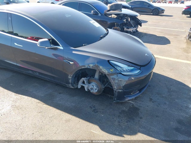 Продажа на аукционе авто 2018 Tesla Model 3, vin: 5YJ3E1EA2JF012689, номер лота: 44649871