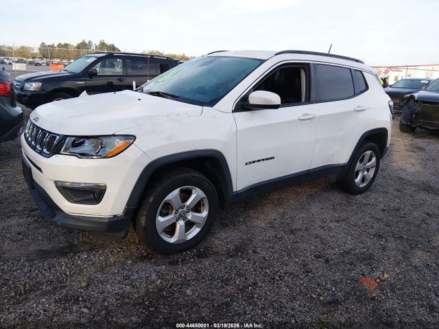44650001 :رقم المزاد ، 3C4NJDBB6JT256429 vin ، 2018 Jeep Compass Latitude 4x4 مزاد بيع