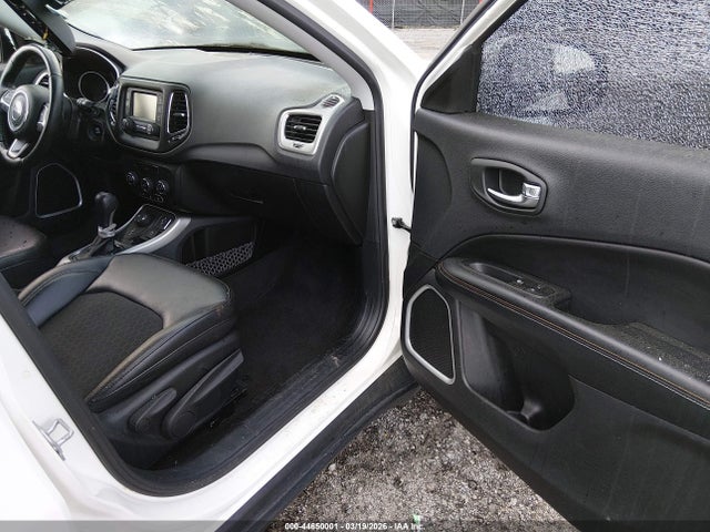 44650001 :رقم المزاد ، 3C4NJDBB6JT256429 vin ، 2018 Jeep Compass Latitude 4x4 مزاد بيع