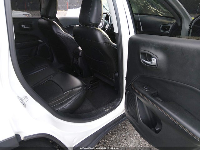 44650001 :رقم المزاد ، 3C4NJDBB6JT256429 vin ، 2018 Jeep Compass Latitude 4x4 مزاد بيع