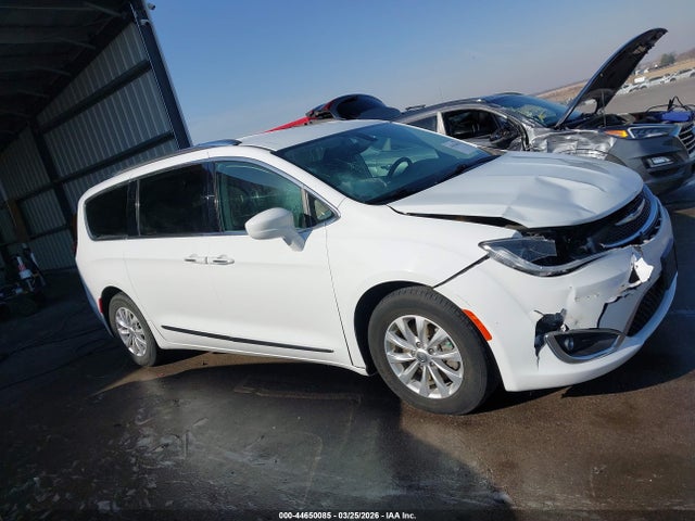 2019 Chrysler Pacifica Touring L მანქანა იყიდება აუქციონზე, vin: 2C4RC1BG0KR651829, აუქციონის ნომერი: 44650085