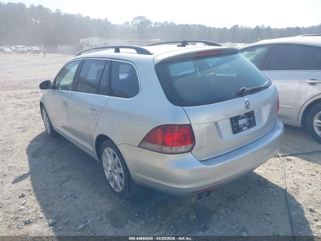 2010 VOLKSWAGEN JETTA 3VWPZ7AJ8AM688751 Photo 2