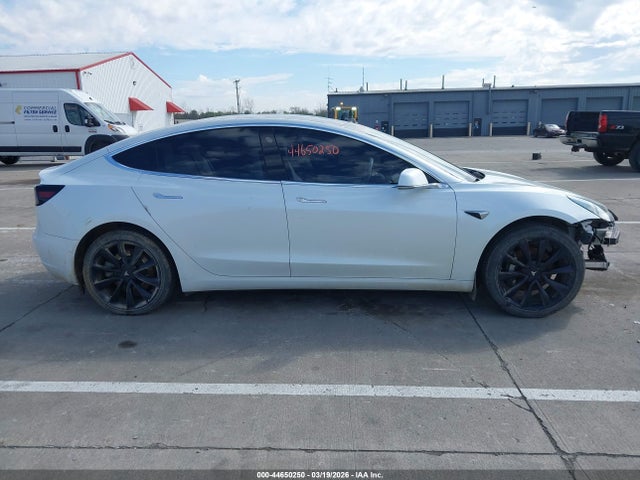 44650250 :رقم المزاد ، 5YJ3E1EB3KF513343 vin ، 2019 Tesla Model 3 Long Range/performance مزاد بيع