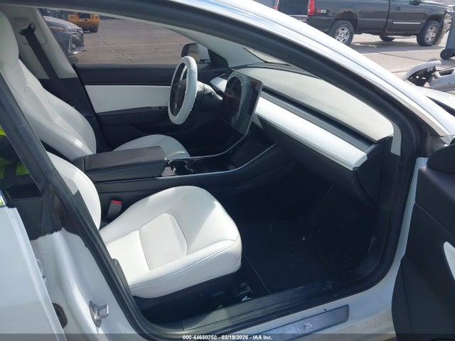 44650250 :رقم المزاد ، 5YJ3E1EB3KF513343 vin ، 2019 Tesla Model 3 Long Range/performance مزاد بيع