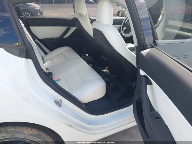 44650250 :رقم المزاد ، 5YJ3E1EB3KF513343 vin ، 2019 Tesla Model 3 Long Range/performance مزاد بيع
