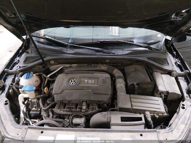 1VWDT7A30HC055100 Volkswagen Passat 1.8t R-line