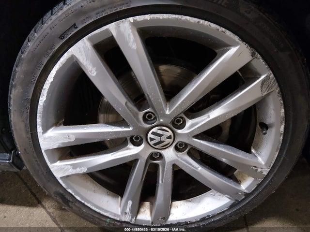 1VWDT7A30HC055100 Volkswagen Passat 1.8t R-line