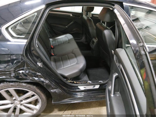 1VWDT7A30HC055100 Volkswagen Passat 1.8t R-line