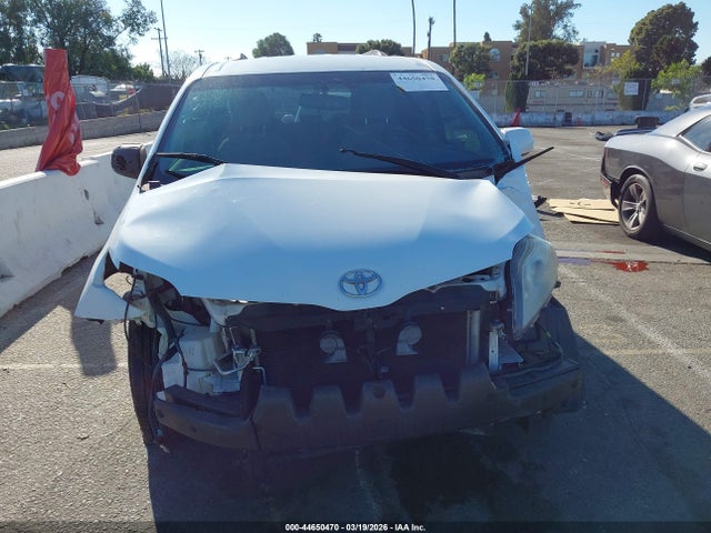 5TDKZ3DC9HS799855 Toyota Sienna Le 8 Passenger