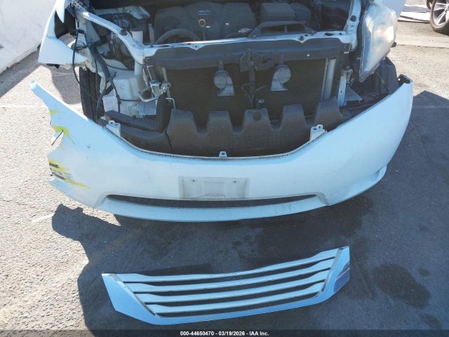 5TDKZ3DC9HS799855 Toyota Sienna Le 8 Passenger