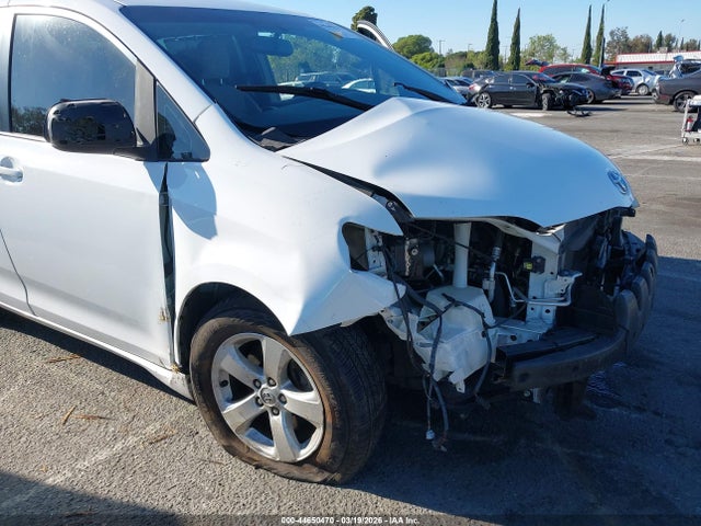 5TDKZ3DC9HS799855 Toyota Sienna Le 8 Passenger
